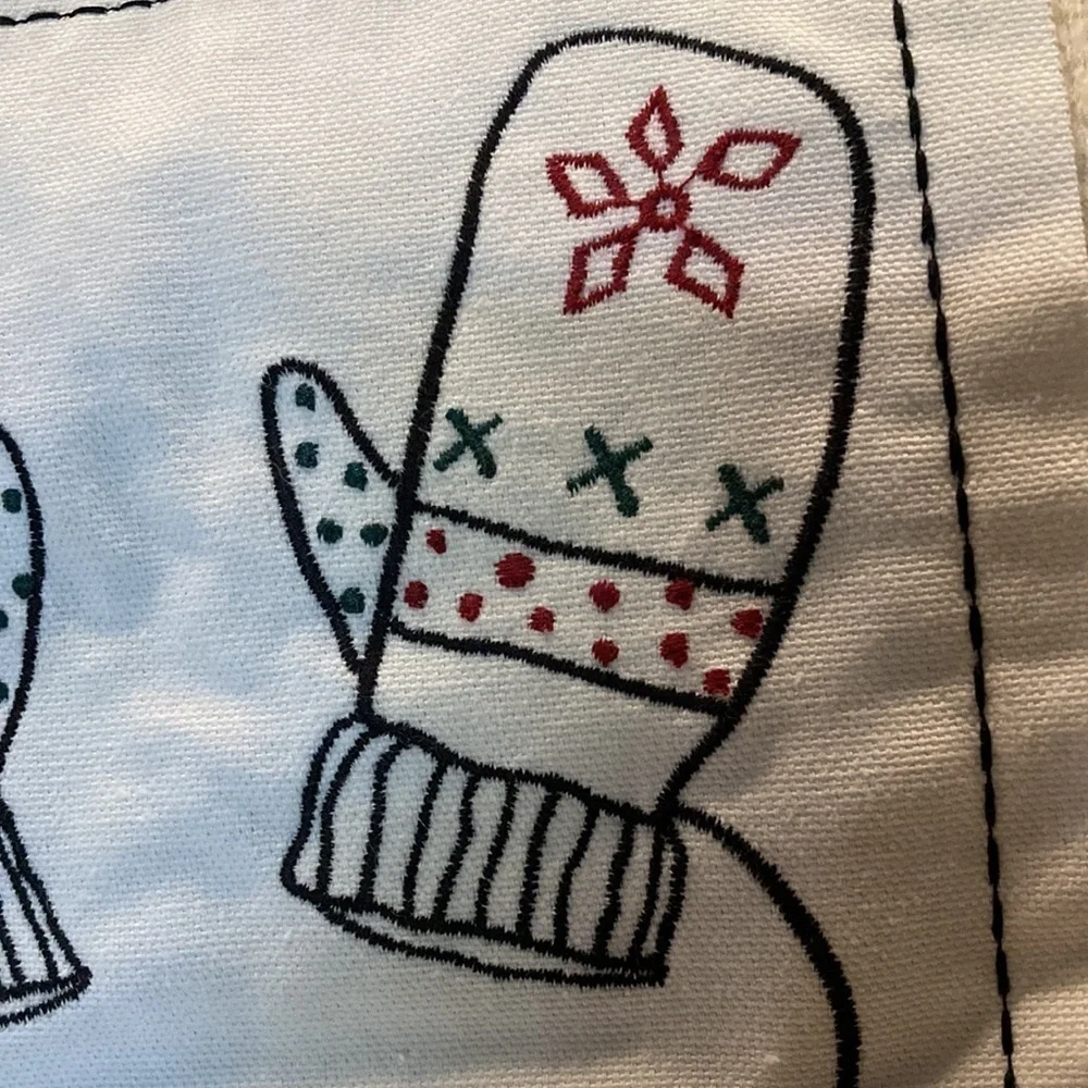 NEW Rae Dunn FA LA LA MITTEN FAUX MOHAIR 50X60 THROW WITH PATCH